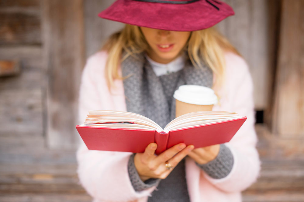 Engellehre - Frau mit Buch